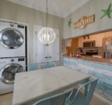 Beautiful Long Beach Condo with Ocean View!