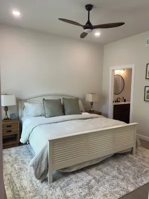 a modern HIDEOUT, cozy and quiet, minutes from downtown Athens and UGA!