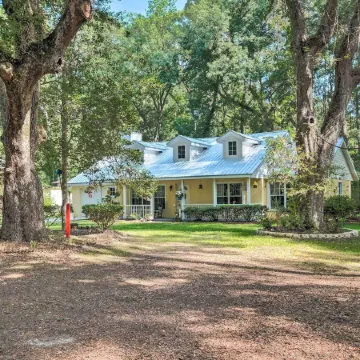 Serene Old Town Getaway Near Suwannee River!