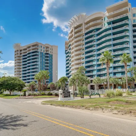 Beachfront Gulfport Vacation Rental w/ Balcony!