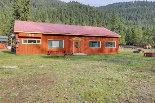 Montana Cabin: Day Trip to Glacier Natl Park! - Wifi
