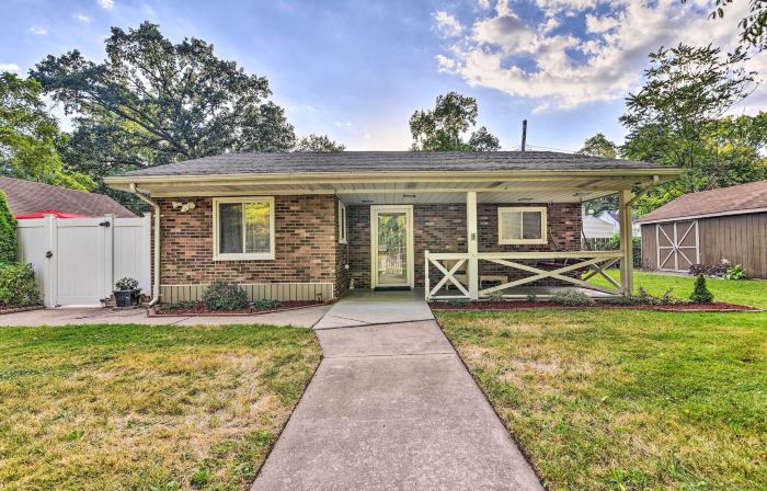 Pet-Friendly Taylor Home w/ Backyard Oasis!