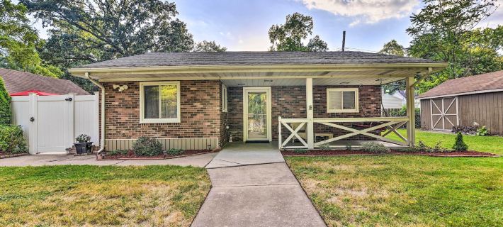 Pet-Friendly Taylor Home w/ Backyard Oasis! Hotels in Wayne County