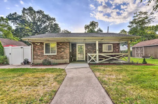 Pet-Friendly Taylor Home w/ Backyard Oasis!