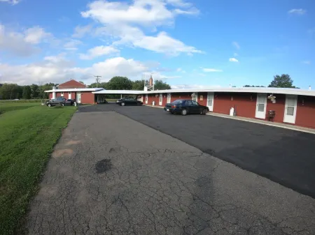 Copper Lantern Motor Lodge