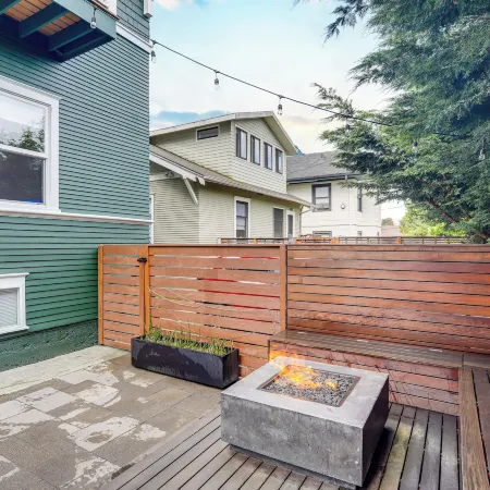 3 Mi to Dtwn, 4 Mi to Lumen Field Queen Anne Apt!