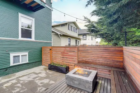 3 Mi to Dtwn Seattle Queen Anne Apartment! Отели рядом с достопримечательностью «Фишерменс Терминал»