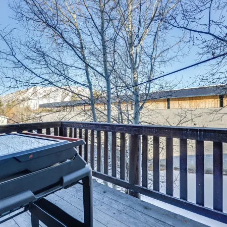 Jackson Condo w/ Fireplace < Half Mi to Snow King!