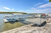 Spectacular Duck Creek Waterfront Retreat w/ Dock! -  Privatzimmer
