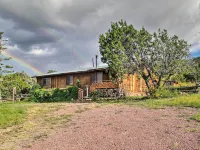Peaceful Ranch Cabin, 3 Mi to Becker Lake! Hoteles en Springerville