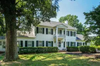 On 7 Acres! Riverfront Estate w/ Views in Denton - 2-Star