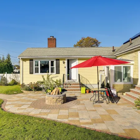 1 Mi to Downtown Salem: Studio w/ Fire Pit Access