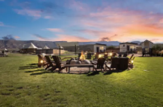 ไซออน ไวลด์ฟลาวเวอร์ รีสอร์ต