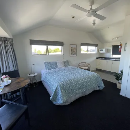 Colonial Motel Hotels in Blenheim