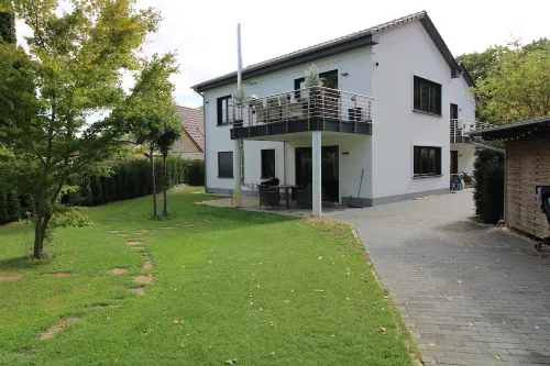 House by the lake with access Hotels in Zeuthen