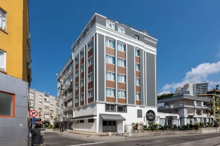 Diamond Luxury Hotel Отели рядом с достопримечательностью «Музей игрушек Анталии»