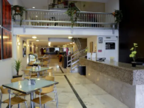 ホテル マデロ エクスプレス モンテレーのホテル