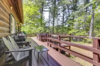 5 Mi to Plymouth Rock: Log Cabin Getaway! Hotel a Plymouth