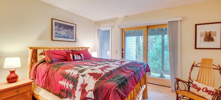 Cozy Bretton Woods Ski-in/Ski-Out Condo w/ Deck! Hotels in Bethlehem