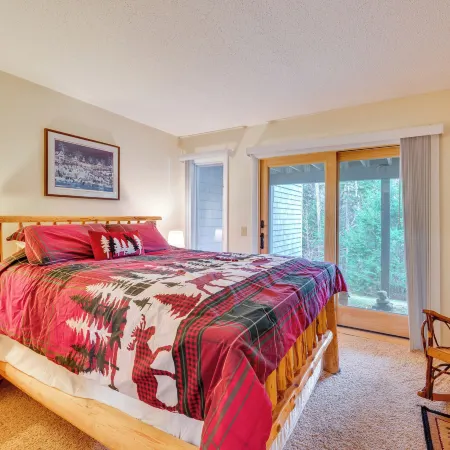 Cozy Bretton Woods Ski-in/Ski-Out Condo w/ Deck!