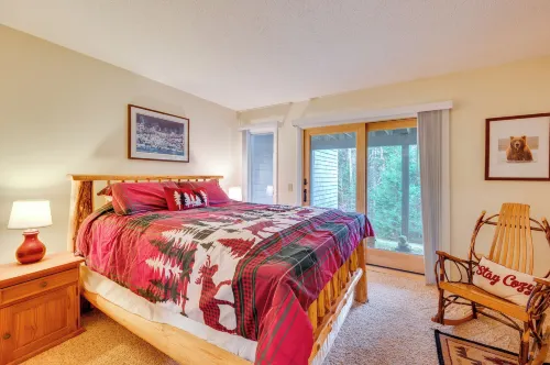 Cozy Bretton Woods Ski-in/Ski-Out Condo w/ Deck! - 3-Star