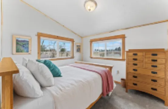 Cozy cabin just outside Sisters, pet friendly, great Mountain View’s, WiFi, & AC