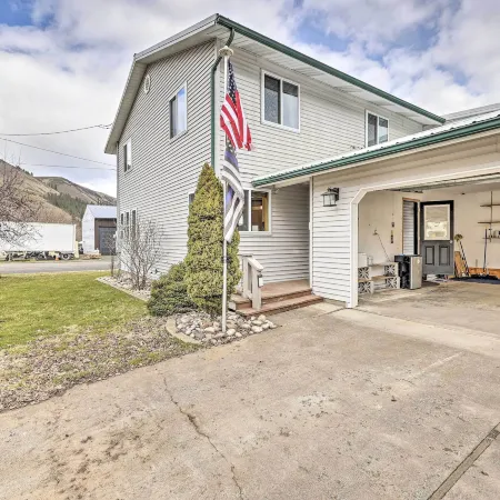 Kooskia Sanctuary w/ Patio, Fire Pit & Grill!