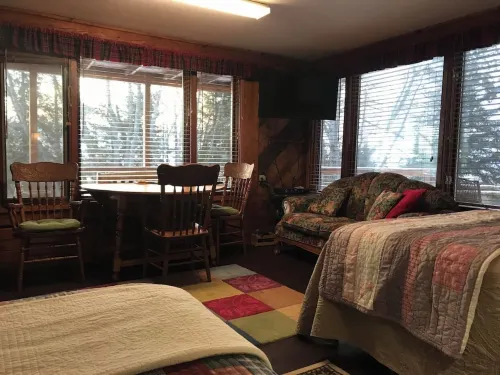 Moose Twin Cabins.