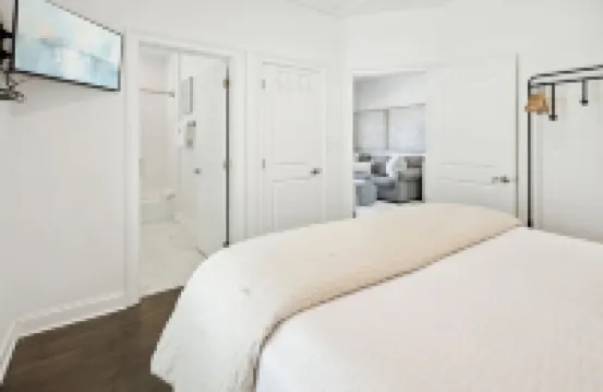 BEAUTIFUL Carriage House in Seacrest, Sleeps 4! FREE TRAM SERVICE & HUGE POOL