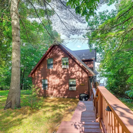 'sweet Serenity' Schroon Lake Family Retreat!