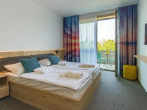 Akadémia Hotel バラトンフレドのホテル