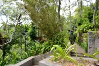 Landa Holiday House Hotels near Moore waterfall මුවර් ඇල්ල