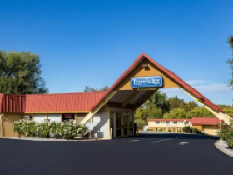 雷德布拉夫雷丁以南Travelodge by Wyndham酒店 雷德布拉夫酒店