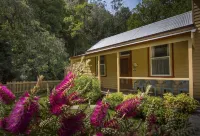 Creek Cottage Hotels in Walhalla