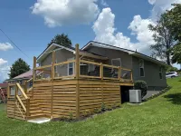 Charming on Chestnut - 8.1 Miles from the New River Gorge National Park