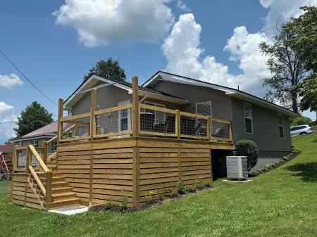 Charming on Chestnut - 8.1 Miles from the New River Gorge National Park