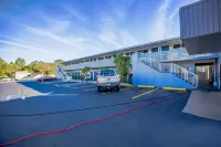 Sunrise Inn by OYO Titusville FL - parking