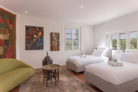 Le Rescoundou (Room/Studio) in a 1ha property- Saint-Paul-de-Vence Отели в г. Сен-Поль-де-Ванс