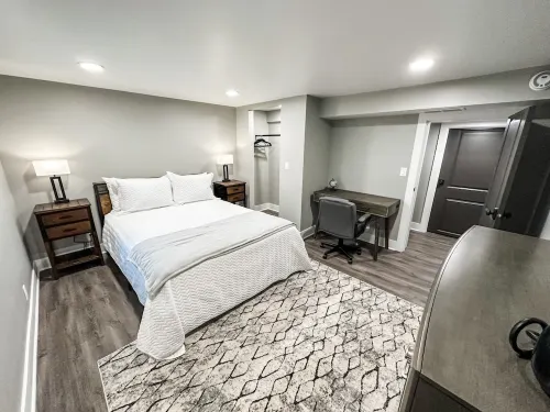 Midtown Oasis - Walkable to Blackstone - Within 5 Minutes of Downtown -Sleeps 12