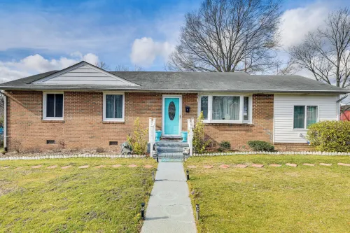 Colonial Heights Home w/ Large Yard & BBQ Grill!