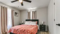 Luxury Downtown Retreat - Walk to Main St - New Stylish & Comfy!