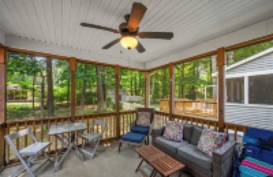 Beautiful Pines Home - Great for Large Families & Close to All Area Attractions!