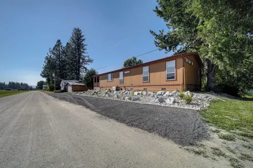 Newport Riverfront Home w/ Deck + Fire Pit! - 3 étoiles