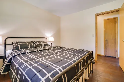 10 Mi to Downtown: Group Getaway in Minneapolis - 2 estrellas