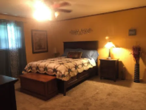 Charming Lakehouse overlooking Greers Ferry Lake