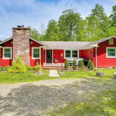 Pet-Friendly Wilmington Retreat w/ Hot Tub!