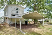 'lakeside Haven' w/ Deck & Views in Jefferson!