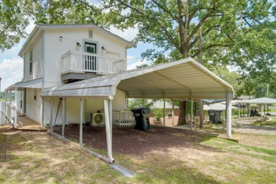 'lakeside Haven' w/ Deck & Views in Jefferson!