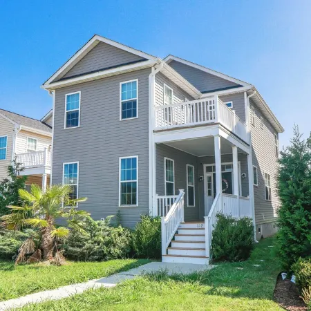 4 Bedroom Cottage - 5 Minutes from both beaches
