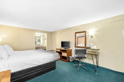 Super 8 by Wyndham Lantana West Palm Beach Hotels in Boynton Beach